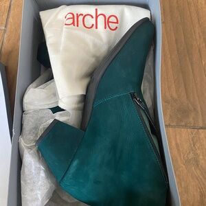 Arche Muren Nubuck Women’s High Heeled Ankle Booties, size 8, brand new